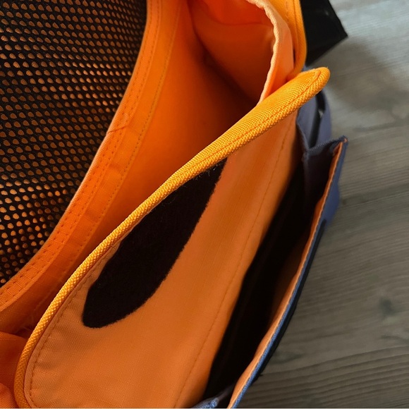 Crumpler Small Messenger DSLR Padded Camera Bag Blue / Orange - Picture 6 of 7